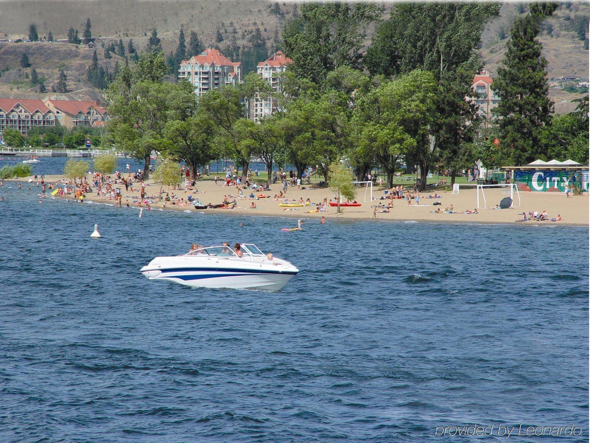 Hotel Kelowna & Conference Centre Exterior photo